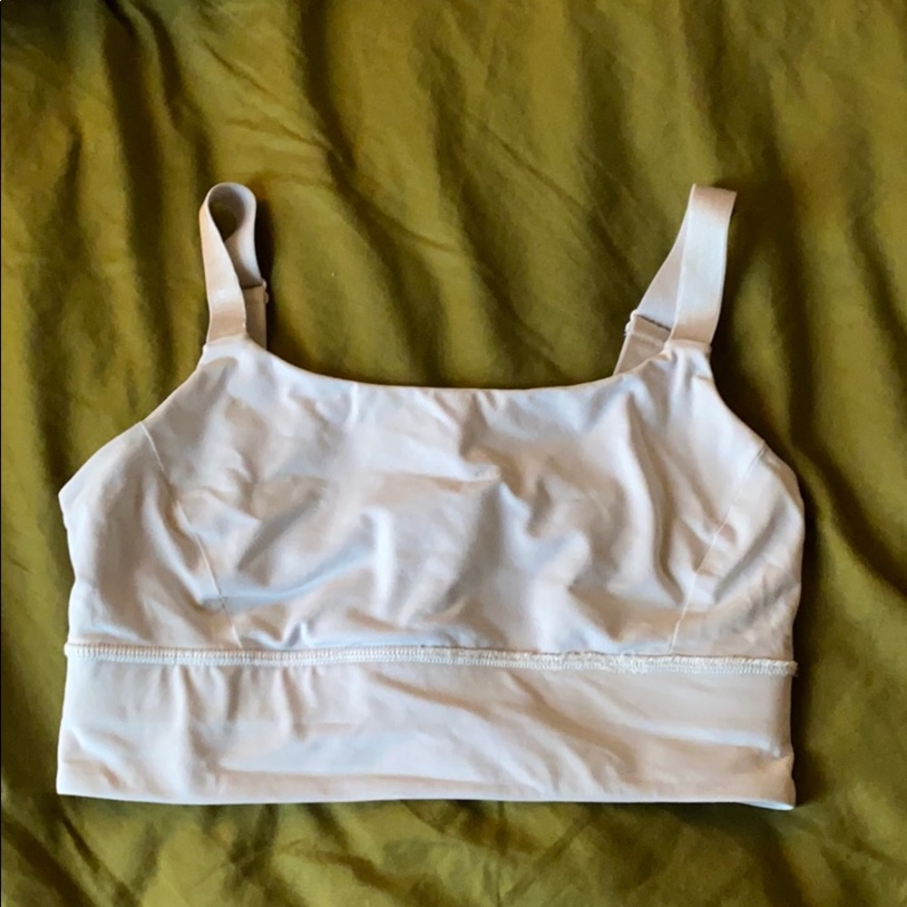 White lululemon sports bra